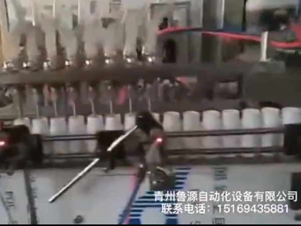 液體肥灌裝封口機視頻
